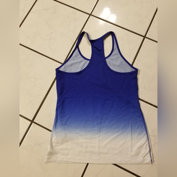 GAP womens athletic tank - Picture 2 of 3